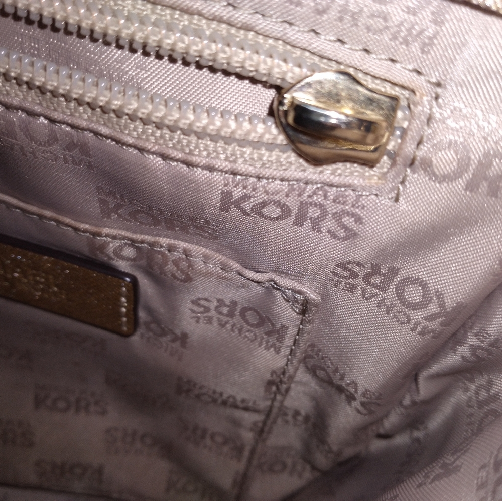 🔇 Sale $30 Michael Kors Purse - Picture 7 of 16